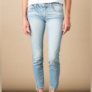 AMO Light Distressed skinny twist Cropped Size 30 Jeans 98% Cotton